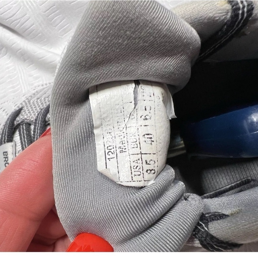 Brooks Athletic Shoes - Gray and White - Picture 3 of 6